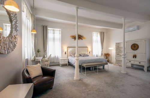 Cavaillon Other | 18th century chateau with swimming pool