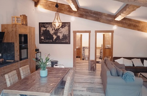 Chateaurenard Cottage | 18th century gite mas in Provence with SPA