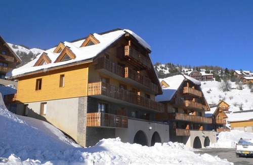 Pra Loup Apartment | 1st floor, balcony, parking, tv, ski locker, 29m², Pra Loup