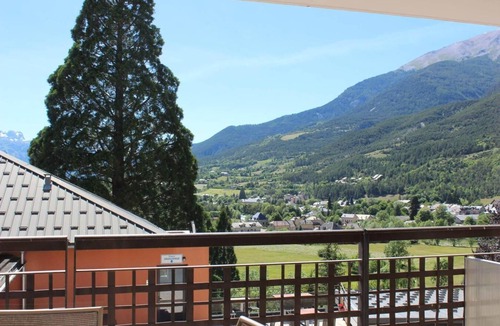 Jausiers Apartment | 1st floor, swimming pool, hammam, terrace, parking, tv, 27m², Pra Loup