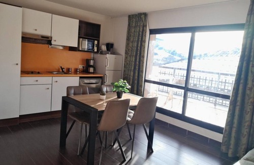 Jausiers Apartment | 1st floor, swimming pool, hammam, terrace, parking, tv, 27m², Pra Loup
