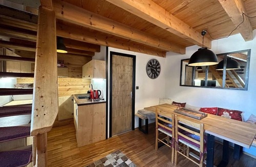 Vars Apartment | 1st floor, tv, ski locker, 40m², Vars