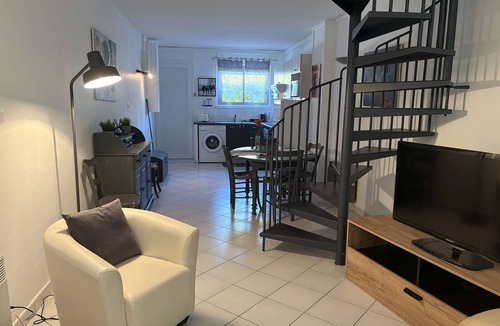 Saint-Pierre-la-Mer Apartment | 2-Bedroom Apt, 6 Pax, AC, Near Beach in Saint-Pierre-La-Mer