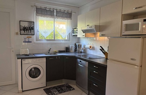 Saint-Pierre-la-Mer Apartment | 2-Bedroom Apt, 6 Pax, AC, Near Beach in Saint-Pierre-La-Mer
