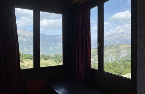 Enchastrayes Apartment | 2 Bedroom Apartment in Sauze 1700