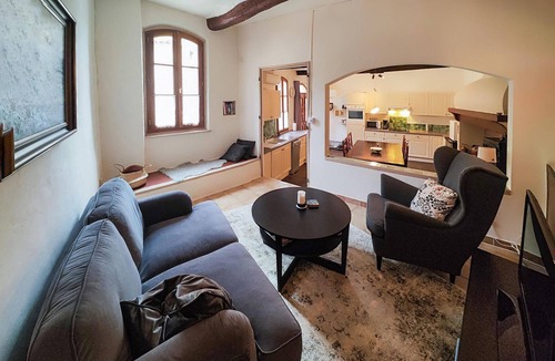 Servian House | 2 bedroom awesome home in Servian