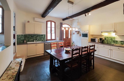 Servian House | 2 bedroom awesome home in Servian