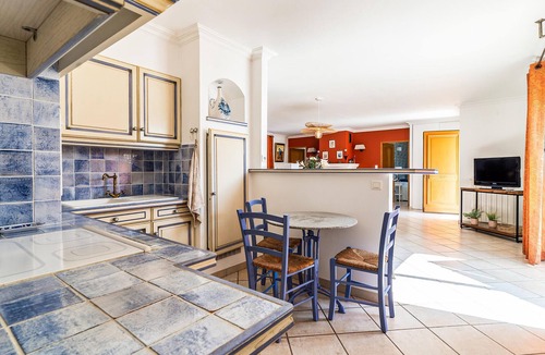 Paluds de Noves House | 2 bedroom gorgeous home in Noves