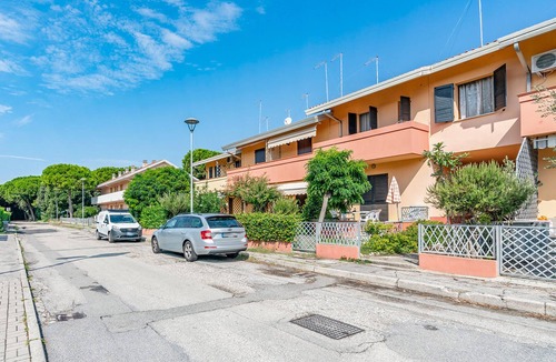 Rosolina Mare House | 2 bedroom nice home in Rosolina Mare RO