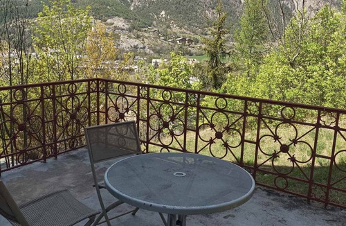 Jausiers Apartment | 2-BR Apartment in Castle in Jausiers for 6, balcony, pets allowed
