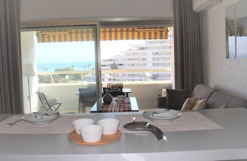 Villeneuve Loubet Beach Apartment | 2-room apartment, sleeps 4, air-conditioned with parking in Villeneuve-Loubet Plage