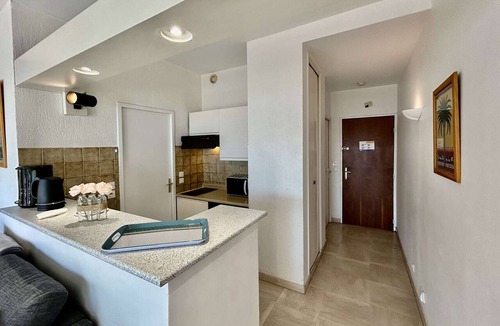 Villeneuve Loubet Beach Apartment | 2-Room Apartment with Air Conditioning, Sleeps 4, 100m from the Beach