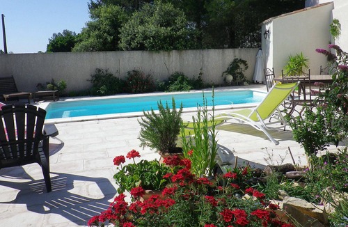 Caremeau Apartment | 2-room cottage in villa + pool + air conditioning + parking