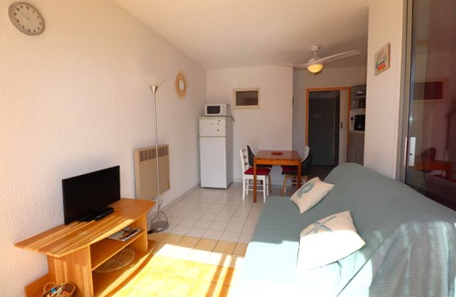 Le Grau-Du-Roi Apartment | 2-room, terrace, parking and direct beach access