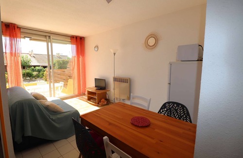 Le Grau-Du-Roi Apartment | 2-room, terrace, parking and direct beach access