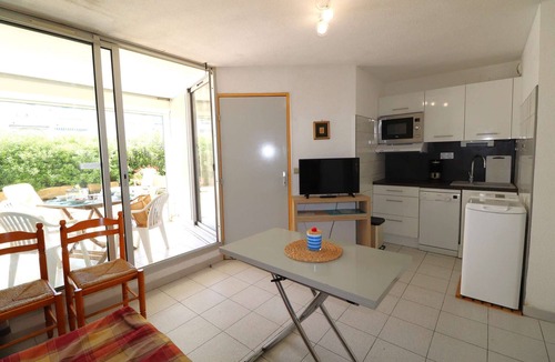 Le Grau-Du-Roi Apartment | 2 rooms cabin on the ground floor terrace