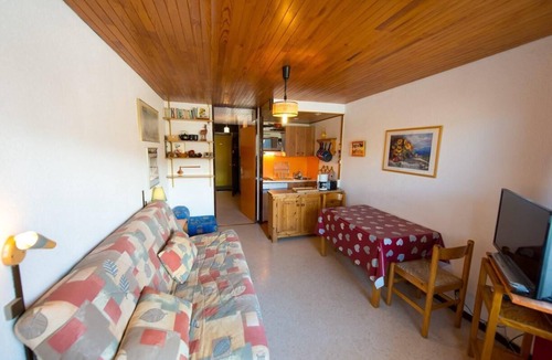 Les Claux Apartment | 200m from resort center, 3rd floor, balcony, tv, 25m², Vars