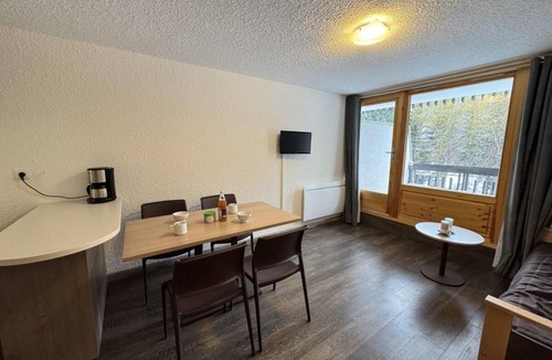 Chantemerle Apartment | 200m from resort center, 1st floor, balcony, tv, ski locker, 26m², Serre Chevalier