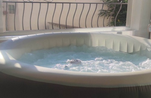 Roquemaure Apartment | 25-person apartment 10 minutes from Avignon, Bagnols sur Cèze, Marcoule,
