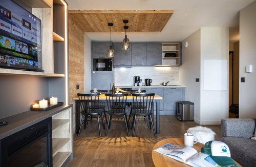 Risoul Apartment | 250m from shops, swimming pool, sauna, hammam, balcony, ski locker, 82-92m², Risoul