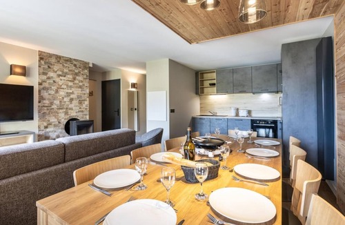 Risoul Apartment | 250m from shops, swimming pool, sauna, hammam, balcony, ski locker, 82-92m², Risoul