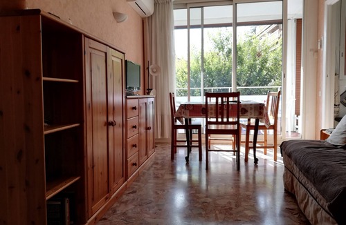 Roquebrune-Cap-Martin Apartment | 27 m2 studio + 7 m2 loggia, air conditioning, private parking, side sea view, 100m from the sea
