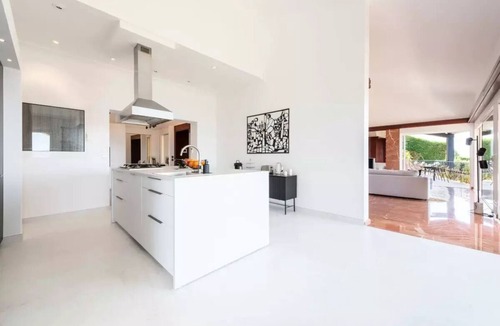 Mandelieu-La-Napoule Villa | 289 m² Villa with 4 Bedrooms, Pool, and Ocean View