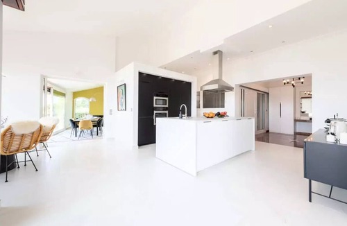 Mandelieu-La-Napoule Villa | 289 m² Villa with 4 Bedrooms, Pool, and Ocean View