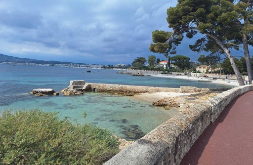 Cap-d'Antibes Apartment | 29m² Cap d'Antibes, Sea view, Swimming pool, Free private parking, 10mn walk to beach