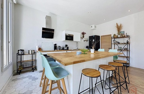 Palais de justice Apartment | 2BR - Free Private Parking - AC - Notre-Dame