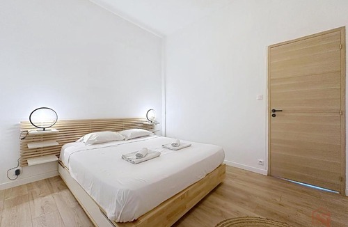 Palais de justice Apartment | 2BR - Free Private Parking - AC - Notre-Dame