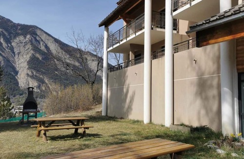 Jausiers Apartment | 2nd floor, swimming pool, hammam, terrace, parking, tv, 50-5m², Pra Loup