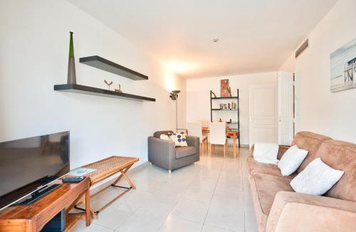 Fabron Apartment | 2P balcon Vue Mer YourHostHelper 2 mins de la mer