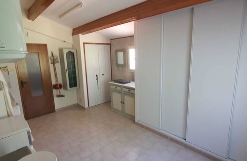 Eyguieres Villa | 3-bedroom villa, sleeps 6 in the village of Eyguières near the Alpilles mountains