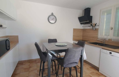 Eyguieres Villa | 3-bedroom villa, sleeps 6 in the village of Eyguières near the Alpilles mountains