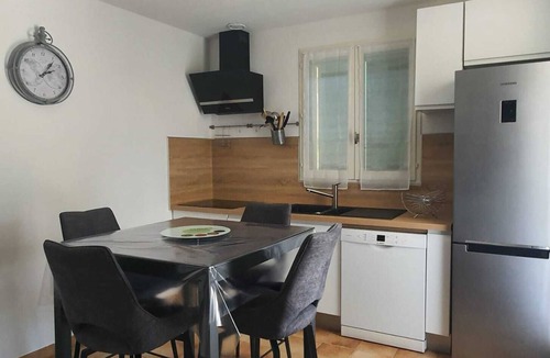 Eyguieres Villa | 3-bedroom villa, sleeps 6 in the village of Eyguières near the Alpilles mountains