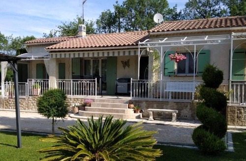 Eyguieres Villa | 3-bedroom villa, sleeps 6 in the village of Eyguières near the Alpilles mountains