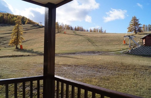 Le Super-Sauze Apartment | 300m from resort center, 3rd floor, view ski slopes, balcony, tv, 26m², Sauze - Super Sauze