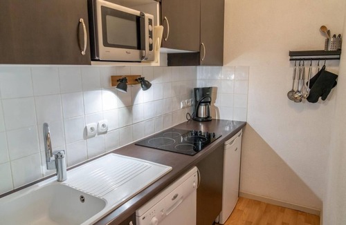 Les Orres Apartment | 300m from resort center, 3rd floor, swimming pool, sauna, hammam, balcony, parking, tv, ski locker