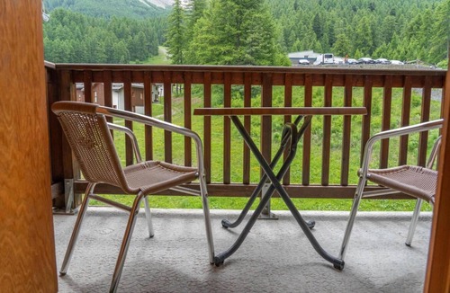 Les Orres Apartment | 300m from resort center, 3rd floor, swimming pool, sauna, hammam, balcony, parking, tv, ski locker