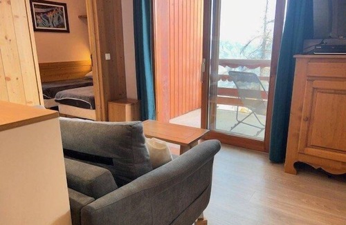 Risoul Apartment | 300m from resort center, 3rd floor, view ski slopes, swimming pool, sauna, balcony, tv, ski locker