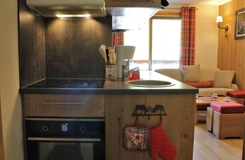 Risoul Apartment | 300m from resort center, 4th floor, view ski slopes, swimming pool, sauna, balcony, tv, ski locker