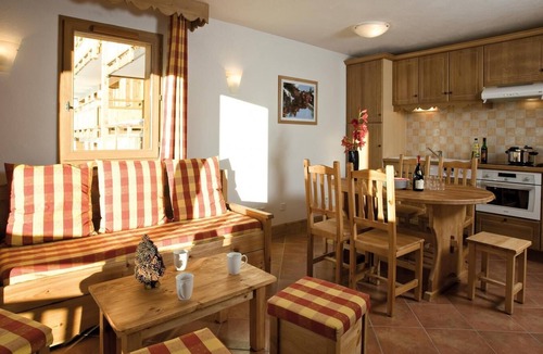 Montgenevre Apartment | 300m from shops, swimming pool, sauna, hammam, terrace, balcony, tv, ski locker, 53m², Montgenèvre