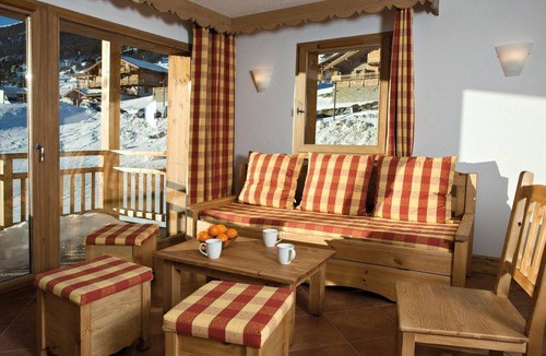 Montgenevre Apartment | 300m from shops, view mountain, swimming pool, sauna, hammam, terrace, balcony, tv, ski locker, 53m²