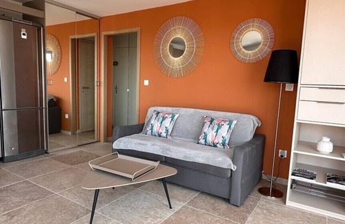 Boulouris-sur-Mer Apartment | 35m2 Sea View with Terrace beach by walk