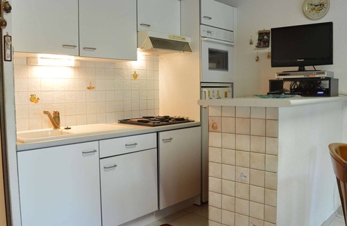 Saint-Pierre-la-Mer House | 4 Bedroom Villa, Sleeps 6, 800m from Beach, Parking, Verandas, Pets Allowed