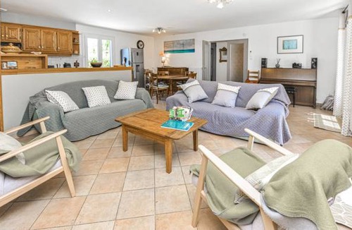 Eyragues House | 4 bedroom accommodation in Eyragues