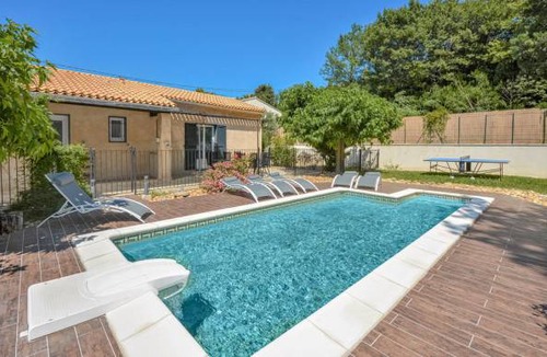 Eyragues House | 4 bedroom accommodation in Eyragues