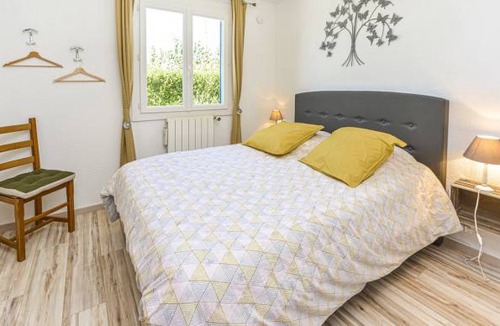 Eyragues House | 4 bedroom accommodation in Eyragues