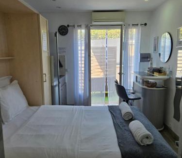 La Trinite House | 4 logements à La Trinité proche de Nice 15 mn, Monaco 20 mn et l'Italie 30 mn 2 Chambres et 2 Studios privés et indépendants